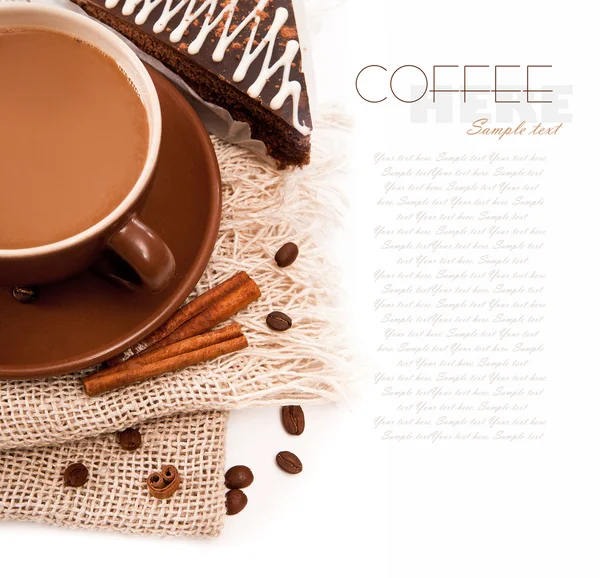 Taza de café de cerámica con canela — Foto de Stock