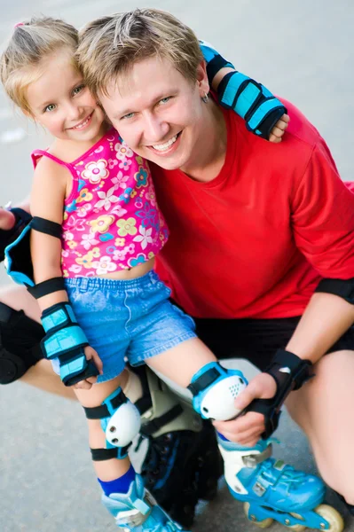 Tata z córką na łyżwy — Zdjęcie stockowe