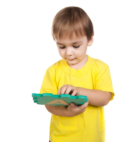 Mały chłopiec grający listów — Zdjęcie stockowe
