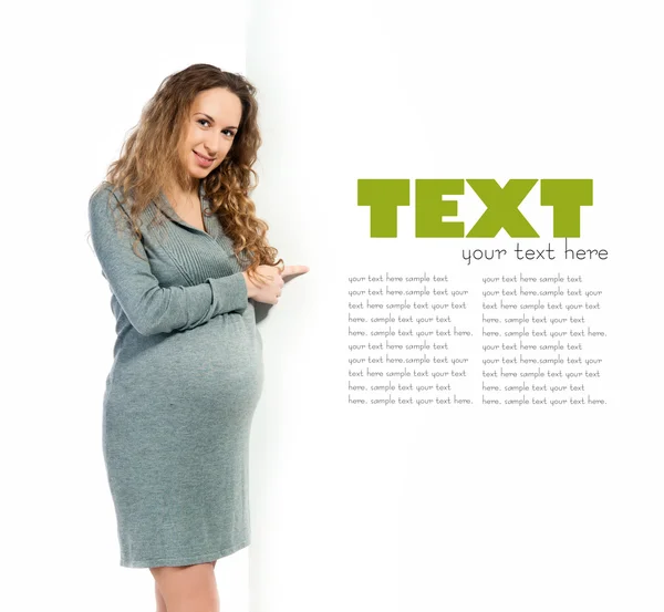 Gravid kvinna smeker magen — Stockfoto