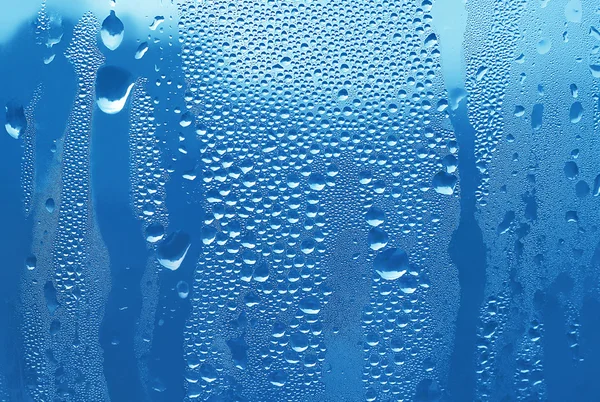 Капли воды на стекло — стоковое фото