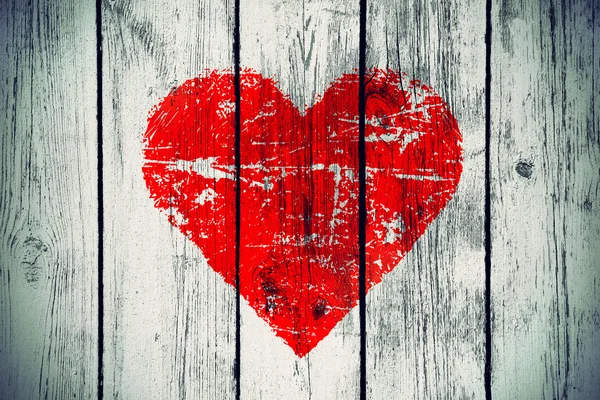 Symbol lásky na staré dřevěné stěny — Stock fotografie
