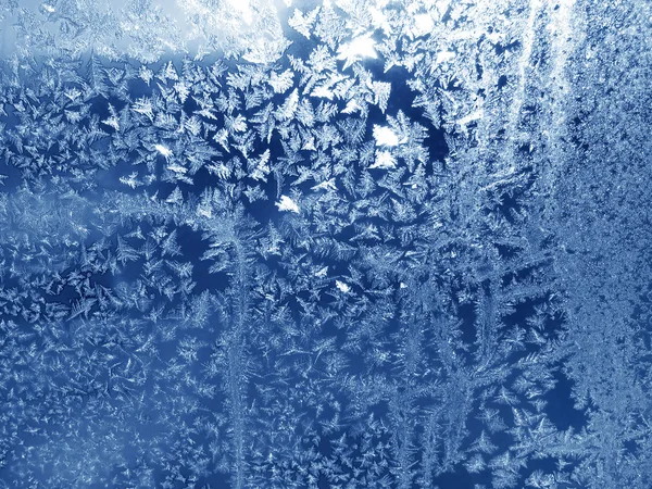 Padrões de gelo no vidro — Fotografia de Stock