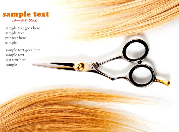 Nůžky a pramen vlasů — Stock fotografie