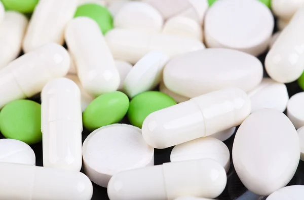 Heap of white and green pills — Stock Photo, Image