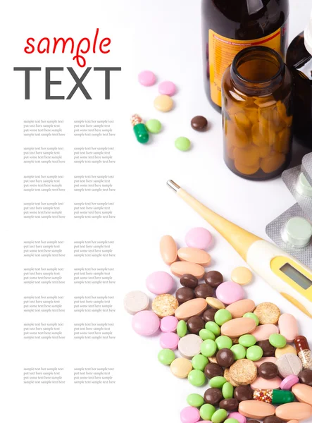 Montón de píldoras de colores — Foto de Stock