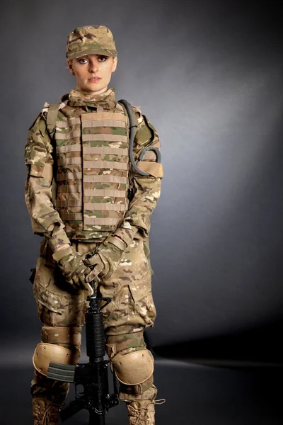 Army girl with rifle — Stock Photo, Image