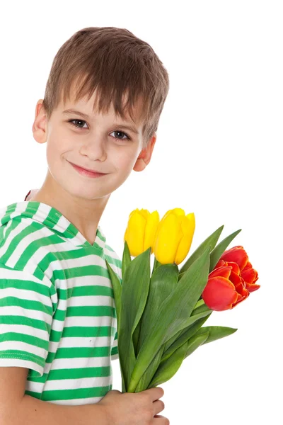 Jovem menino segurando tulipas — Fotografia de Stock