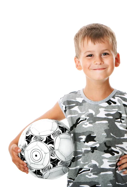 Мальчик держит футбольный мяч — стоковое фото
