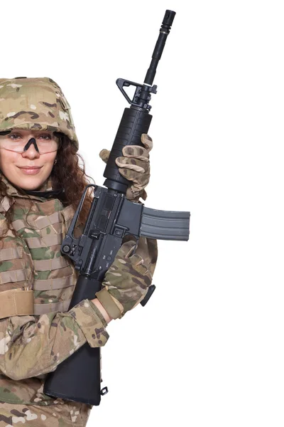 Hermosa chica del ejército con rifle — Foto de Stock