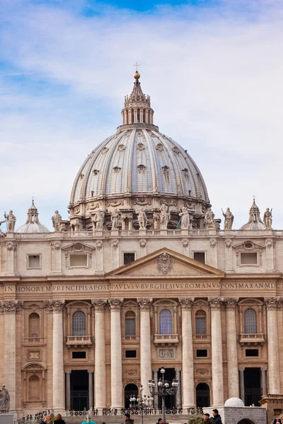 Basílica de San Pedro en la Ciudad del Vaticano en Roma, Italia . —  Fotos de Stock