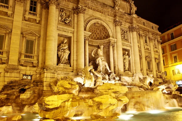 Trevi Fountain - famous landmark in Rome — Stock Photo, Image
