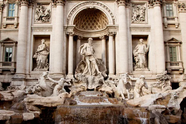 Fontaine de Trevi - célèbre monument à Rome — Photo