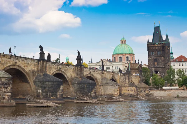 Prag. Karlsbron i Prag Tjeckien — Stockfoto