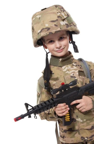 年轻的士兵用步枪 — 图库照片