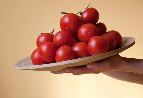 Plate with fresh tomatoes — Stock Photo, Image
