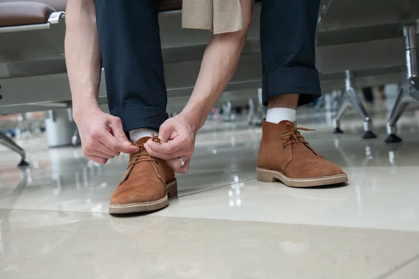 Snöra skorna — Stockfoto