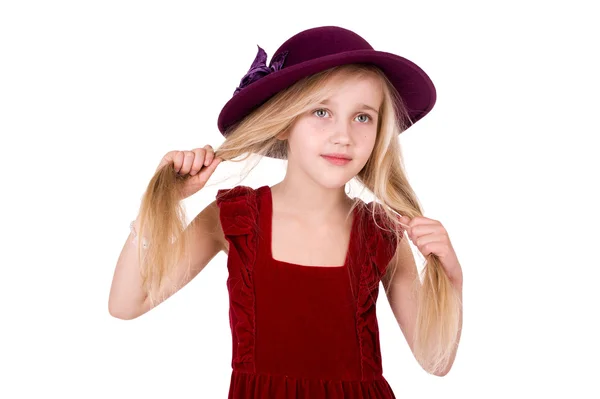 Kırmızı şapkalı küçük kız — Stok fotoğraf