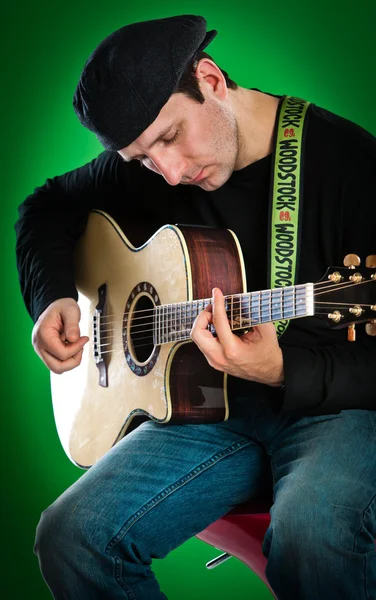 기타를 든 남자 — 스톡 사진