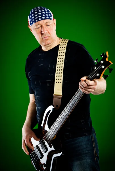 Muž s kytarou, baskytarista — Stock fotografie