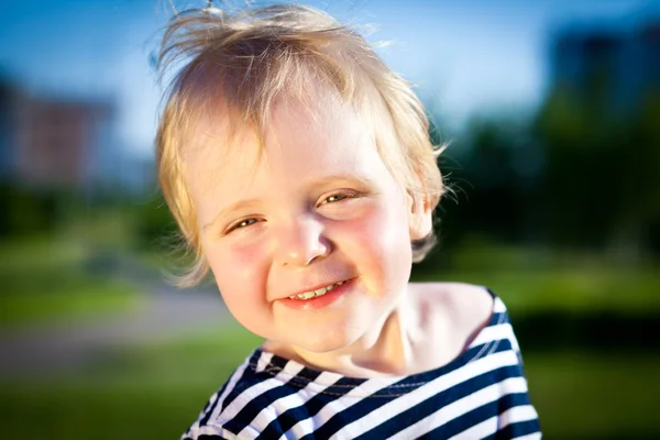 Šťastné dítě úsměvy — Stock fotografie