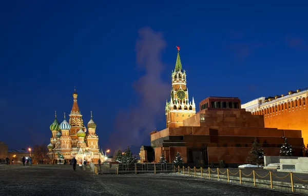 Rudé náměstí je nejslavnější náměstí v Moskvě a jeden z nejznámějších světa — Stock fotografie