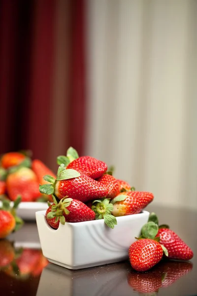 Fresh red strawberries on the table — Stock Photo, Image