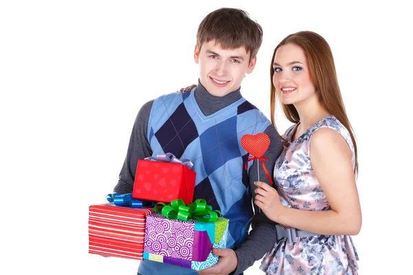 Молода пара з подарунками — стокове фото