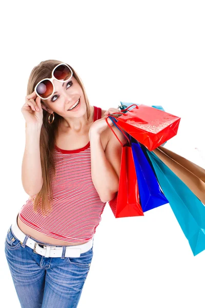 Mujer joven sosteniendo bolsas de compras — Foto de Stock