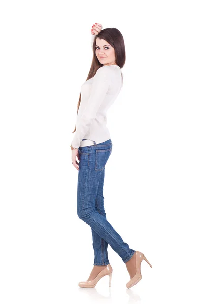 Mladá žena ležérní styl, samostatný bílé pozadí — Stock fotografie