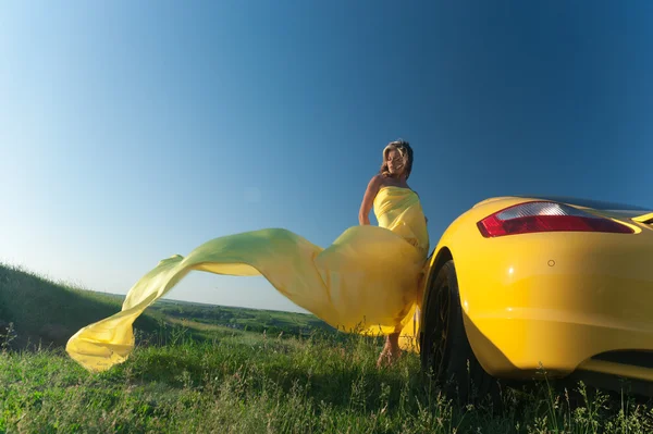 Sexy em amarelo — Fotografia de Stock