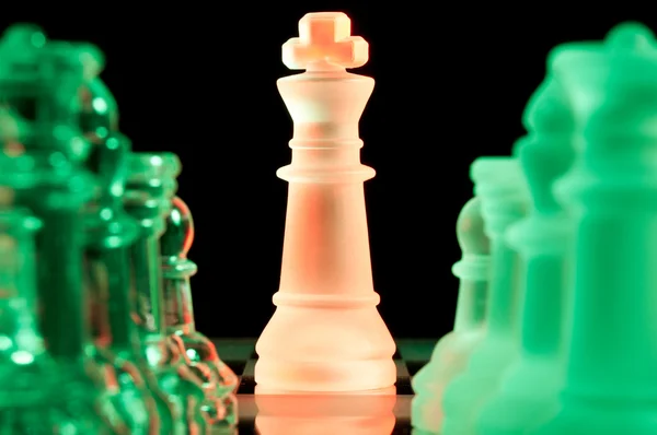 Czerwone i zielone szkło szachy — Zdjęcie stockowe