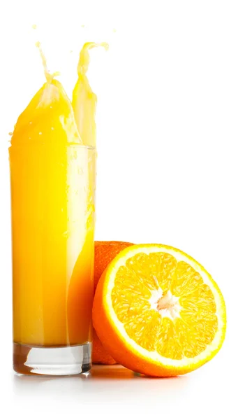 오렌지 주스는 유리 spalsing — 스톡 사진