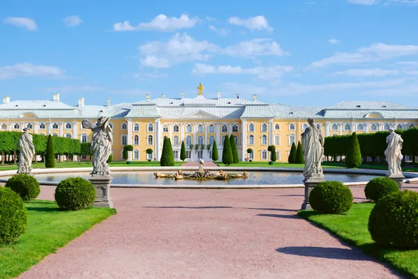 Pałac w peterhof, Sankt petersburg, Federacja Rosyjska — Zdjęcie stockowe