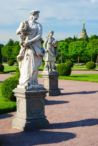 Esculturas en Peterhof, San Petersburgo, Rusia — Foto de Stock