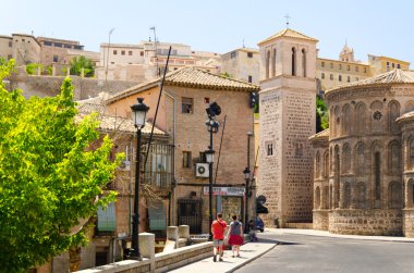 Iglesia Santigo del Arrabal clipart