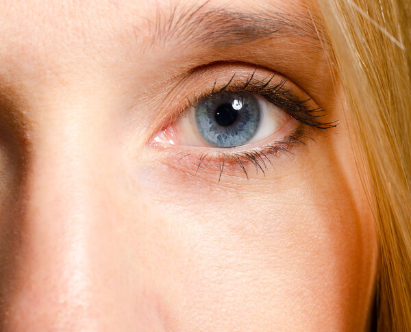 Красивое женское лицо