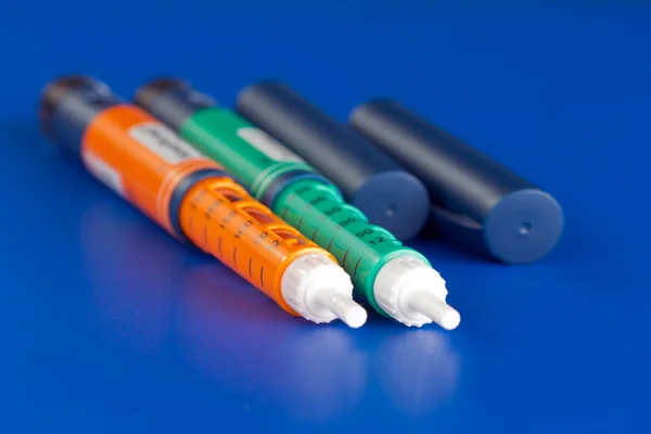 Два інсулінових шприца ручки — стокове фото