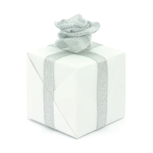 Caja de regalo aislada con flor de cinta —  Fotos de Stock