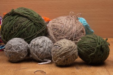 Renkli iplik topları