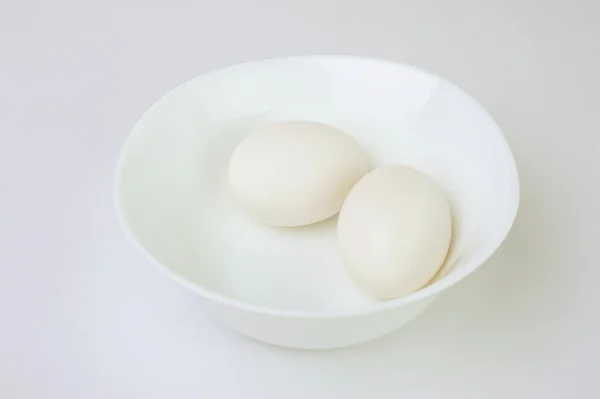 그릇에 담긴 하얀 달걀 — 스톡 사진