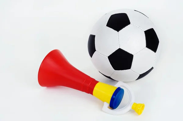 Fotboll fan trumpet med boll — Stockfoto
