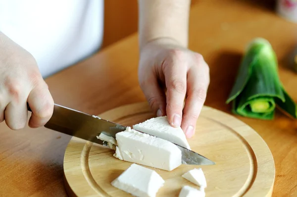 Cutting cheese — Stock Photo, Image