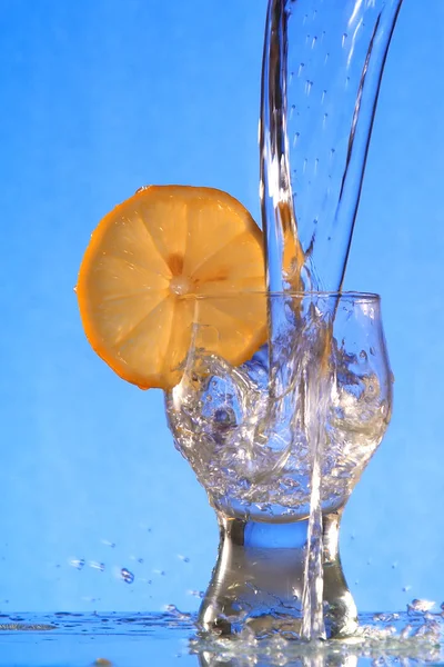 Drinken met citroen — Stockfoto