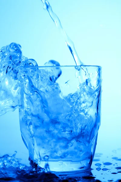 Sininen vesi — kuvapankkivalokuva