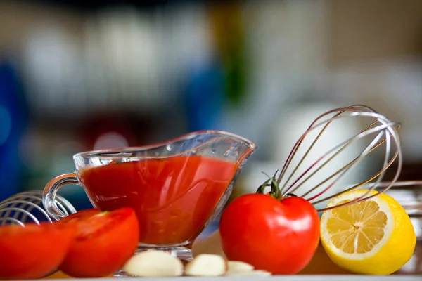 Приготування томатного соусу — стокове фото