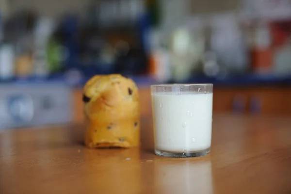 Biscotto con latte — Foto Stock