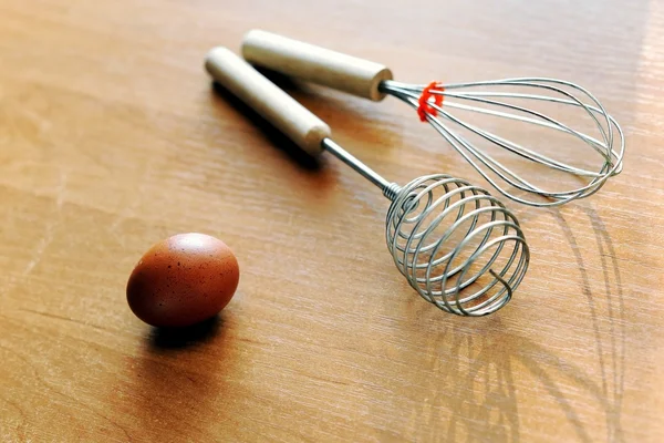Egg with whisk — Stock Photo, Image