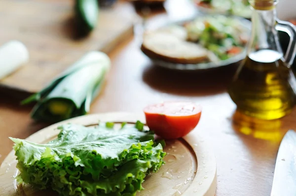 Herstellung von Salat — Stockfoto