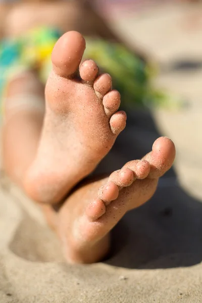 Feet on sand — Stock Photo, Image